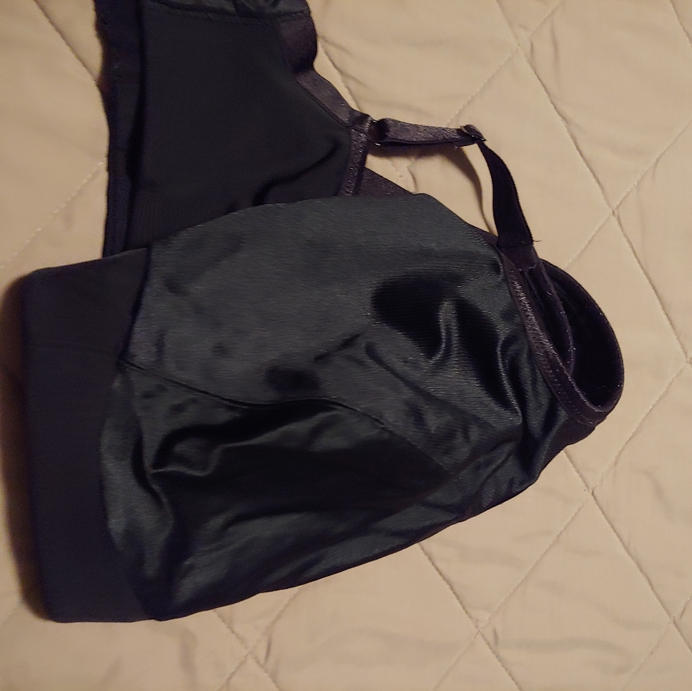 Black sports bra 42DD